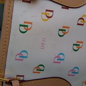 D & D bag very roomie with lots of pockets